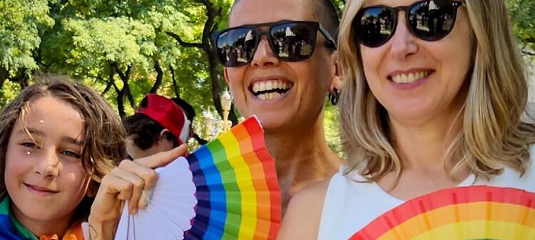 Una marcha multitudinaria LGBTQ+ y de varias Organizaciones sociales y políticas protestaron en repudio a las declaraciones del Presidente Javier Milei expresadas en el Foro de Davos