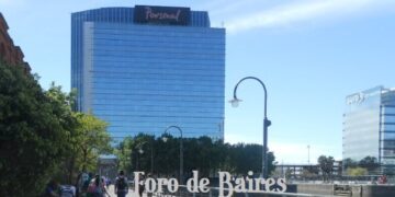 El Grupo Clarín compra Telefónica, pero el Gobierno se opone