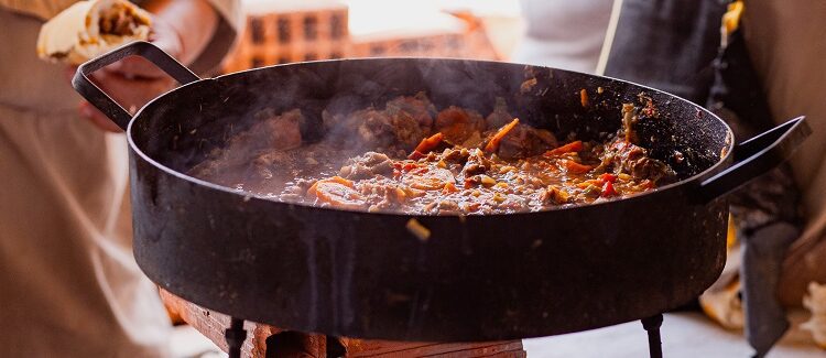 «Asado de obra y brasas de identidad», todo en un programa de TV