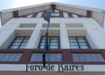 El Club de Pescadores es una antigua casona estilo Tudor sobre el muelle