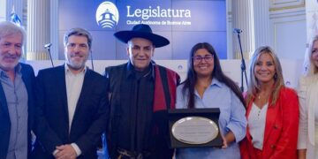 La Legislatura homenajeó al “Chaqueño Palavecino” por sus 40° años de trayectoria musical