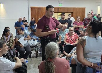Seguridad en tu barrio: vecinos, comisarios y autoridades de distintos ministerios se reúnen en el barrio