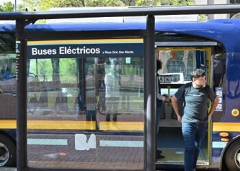 Comenzó a funcionar la primera línea de buses eléctricos de la Ciudad