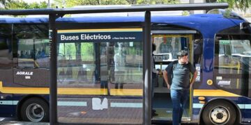 Comenzó a funcionar la primera línea de buses eléctricos de la Ciudad