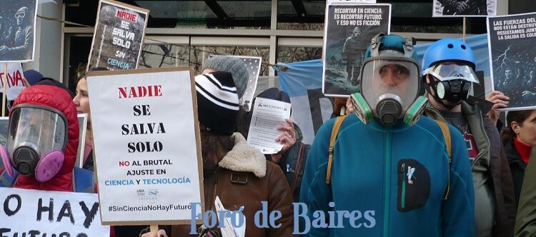 Científicos del CONICET marcharon contra la motosierra de Javier Milei