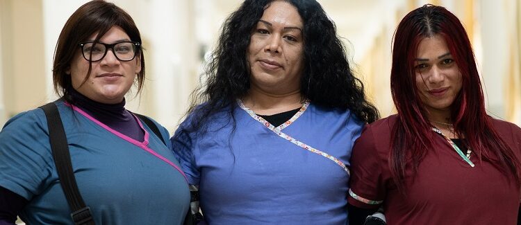 El documental «Cuidadoras», narra la historia de tres mujeres trans