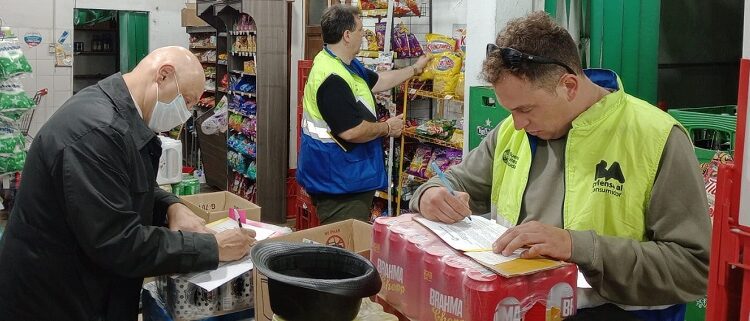 Defensa al Consumidor retiró de circulación 558 productos vencidos y mal rotulados en autoservicios porteños