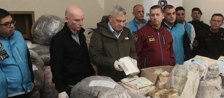 Queman más de una tonelada y media de droga