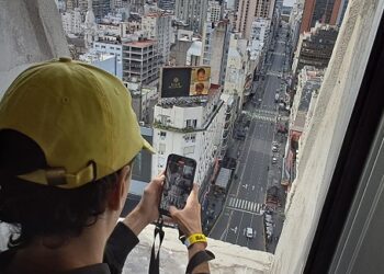 Siguen las visitas al nuevo mirador del obelisco este fin de semana