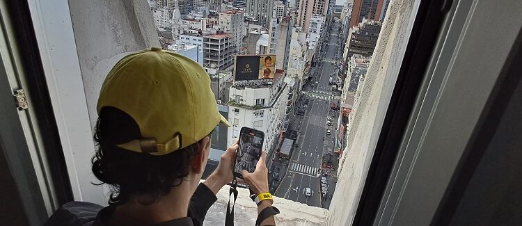 Siguen las visitas al nuevo mirador del obelisco este fin de semana