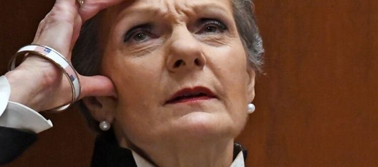 La jueza Loretta Preska exige a Argentina ceder el 51% de las acciones de YPF