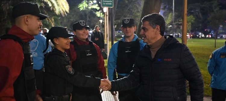 Chip electrónico y rastreo en vivo: cómo son los nuevos chalecos antibalas de la Policía de la Ciudad