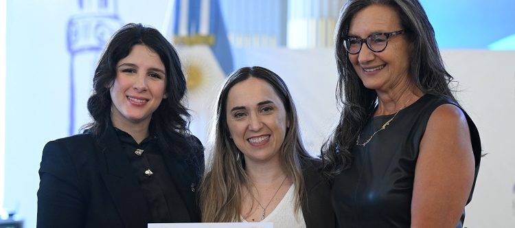 La Legislatura homenajeó a la fundación FLOR por la 10° edición de los Premios a la Diversidad