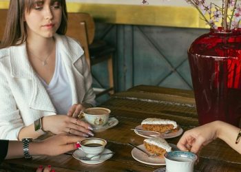 El café negro también habla sobre las relaciones humanas