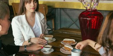 El café negro también habla sobre las relaciones humanas