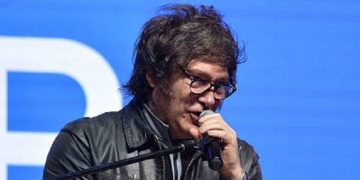 Javier Milei comparó su plan con Fernando De la Rúa y ratificó una reforma laboral más profunda