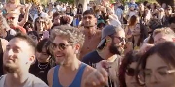 Llega CAMPING BA: música en vivo, DJs y gastronomía para festejar la primavera en el Planetario