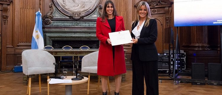 La legislatura homenajeó a la tenista Alejandra Pérez Giménez