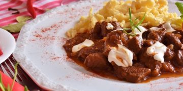 «Sabores del mundo» presenta una clase de cocina húngara en el Mercado Belgrano