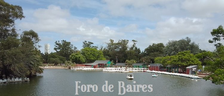 El embarcadero y otros sitios del Parque Tres de Febrero son una buena opción para visitar este próximo verano