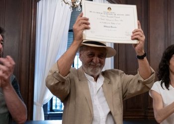 Distinguieron como huésped de honor al músico griego Giórgos Ntaláras