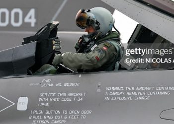 Rumania gastó un euro en la compra de los F-16 y hoy expone el gasto millonario del gobierno en los aviones