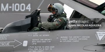 Rumania gastó un euro en la compra de los F-16 y hoy expone el gasto millonario del gobierno en los aviones