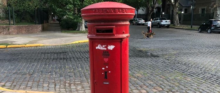 Un buzón histórico recorrerá la Ciudad para que los chicos le dejen sus cartas a Papá Noel