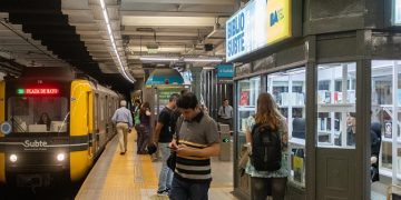 Llegó BiblioSubte, la primera biblioteca pública en la red de subterráneos porteña