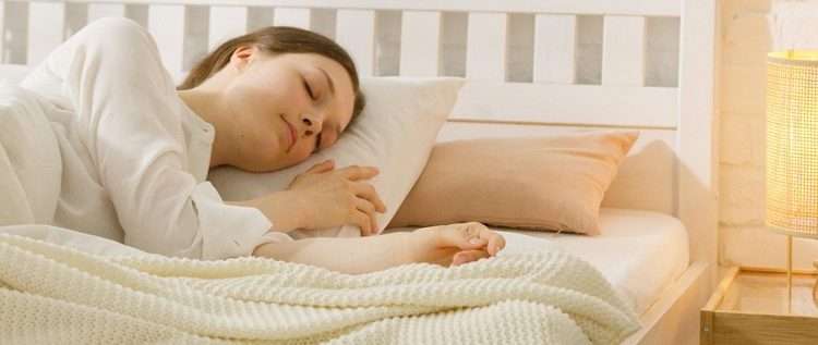 El auge de las «Sleepcations» por agotamiento extremo: El 43 % de los millennials utiliza sus vacaciones solo para dormir