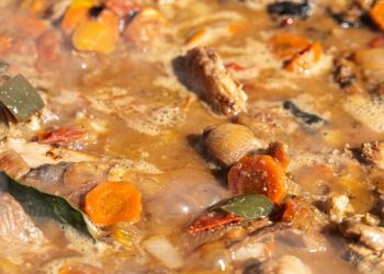Tradiciones invencibles: los viernes de asado de obra no se negocian