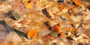 Tradiciones invencibles: los viernes de asado de obra no se negocian
