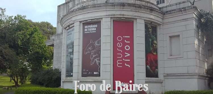 El museo de Artes Plásticas Eduardo Sívori, esa casona de aires normandos con torre en punta triangular