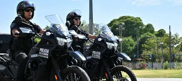 Imagen de autoridad: la Policía de la Ciudad renueva su uniforme y su presencia territorial
