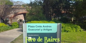 La Plaza Comandante Andrés Guacurari y Artigas se ubica en el corazón del Parque Tres de Febrero