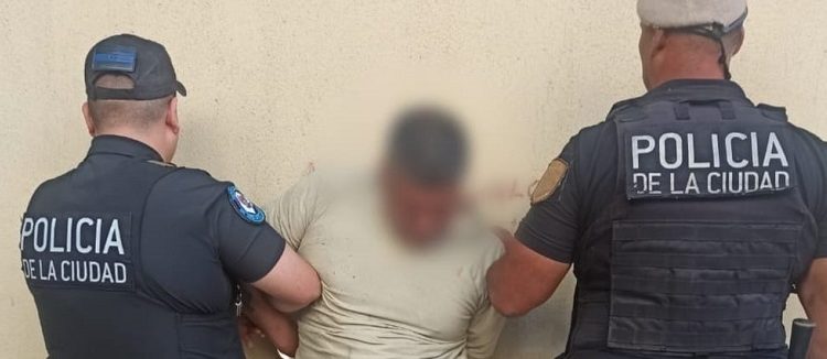 La Policía de la Ciudad salvó la vida de una mujer atacada por su ex pareja en Constitución. El agresor fue detenido