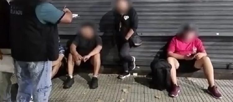Operativos en Balvanera: clausuraron un hotel y dos locales y secuestran seis micros de larga distancia