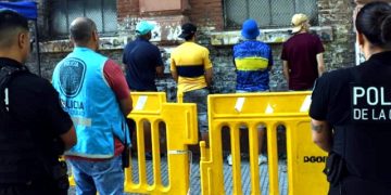 Detuvieron a un hombre que circulaba en un auto con patente melliza y capturaron a cuatro hombres por robo