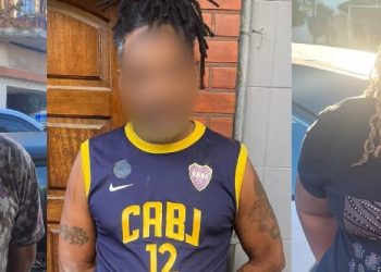 Tapiaron un búnker narco y días después la Policía de la Ciudad detuvo a tres personas intentando entrar a los martillazos