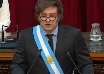 Javier Milei abrió las sesiones ordinarias a puro insulto y agresión: «¡Manga de asesinos y chorros, vengan a explicarme qué pasó con Nisman!”