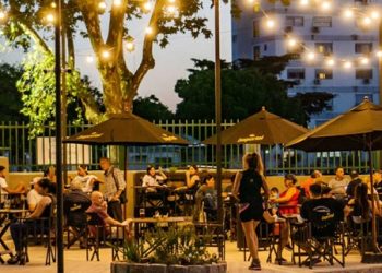 El Patio de los lecheros, un viaje bajo techo, y el Smart Plaza Patio Parque Patricios, un recorrido a cielo abierto