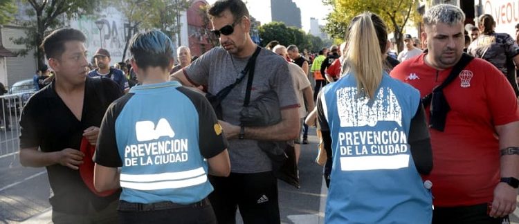 Operativos de la Ciudad en Boca, Huracán y Ciudad Universitaria: 54 trapitos demorados, 400 actas labradas y droga incautada