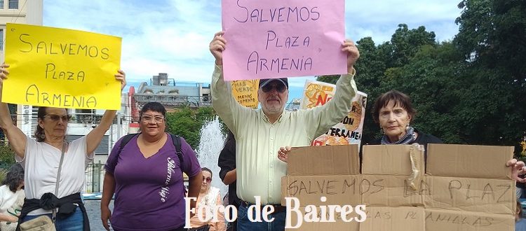 Abrazo solidario en Plaza «Inmigrantes de Armenia» contra el avance del estacionamiento subterráneo: «La plaza no se corta»