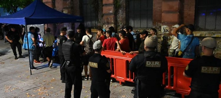 Operativos de la Ciudad en Argentina-Zambia y recital de AC/DC: Dos prófugos detenidos y 82 trapitos demorados