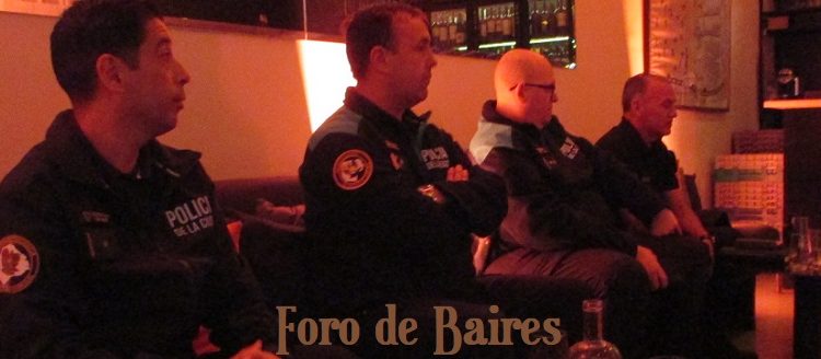 Autoridades policiales de la Comuna 14 se reunieron, en el Bar Overo con los vecinos, para contestar inquietudes