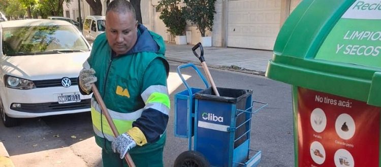 El otoño y la caída de hojas: recomendaciones para mantener la ciudad limpia