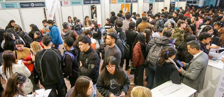 Más de 2100 jóvenes participaron de la Expo Empleo Barrial, edición juventud, con más de 600 ofertas laborales y 31 empresas en stand