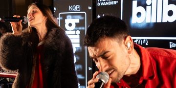 Agus Bernasconi y Yami Safdie presentaron “Besos en pausa” en vivo