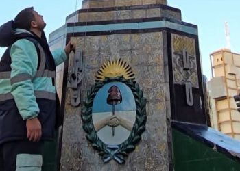 Día de la Bandera: ellos son los que cuidan y mantienen vivos los colores de la patria