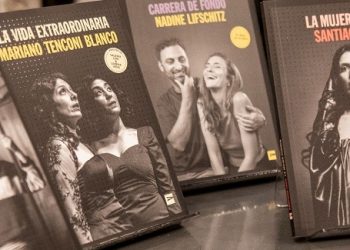 Vinilo editora y Compañía Teatro Futuro presentaron «Programa de mano», una colección única de libros de teatro